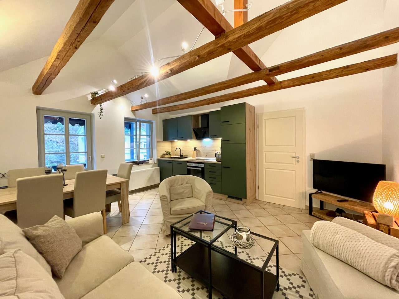 villa-monsei-wohnesszimmer