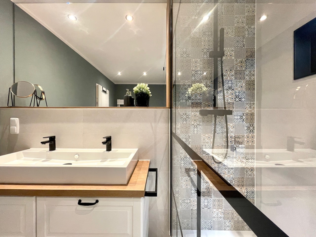 dresden-uptown-bad details2